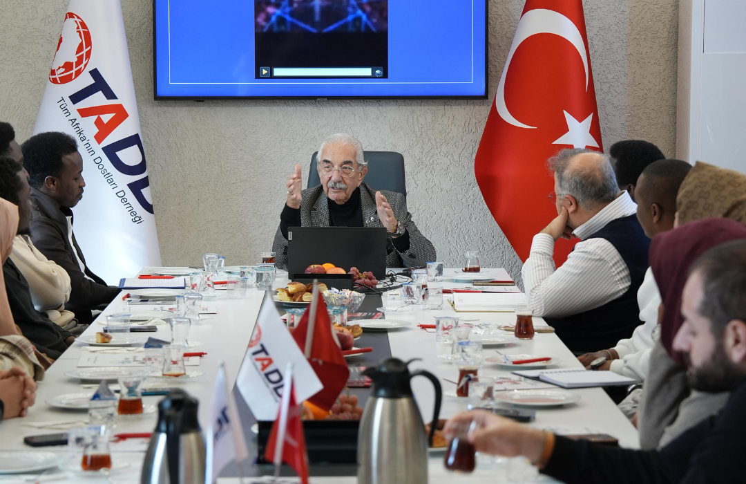 ALİ SAYDAM İLE “İLETİŞİM EVRENSEL MİDİR?” SÖYLEŞİSİ TADD’DA GERÇEKLEŞTİ