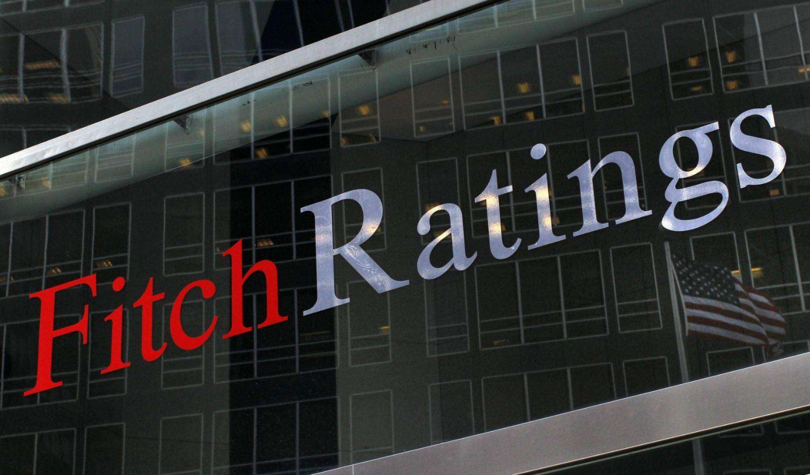 FITCH, GÜNEY AFRİKA'NIN KREDİ NOTUNU YİRMİ YIL SONRA İLK KEZ YÜKSELTTİ